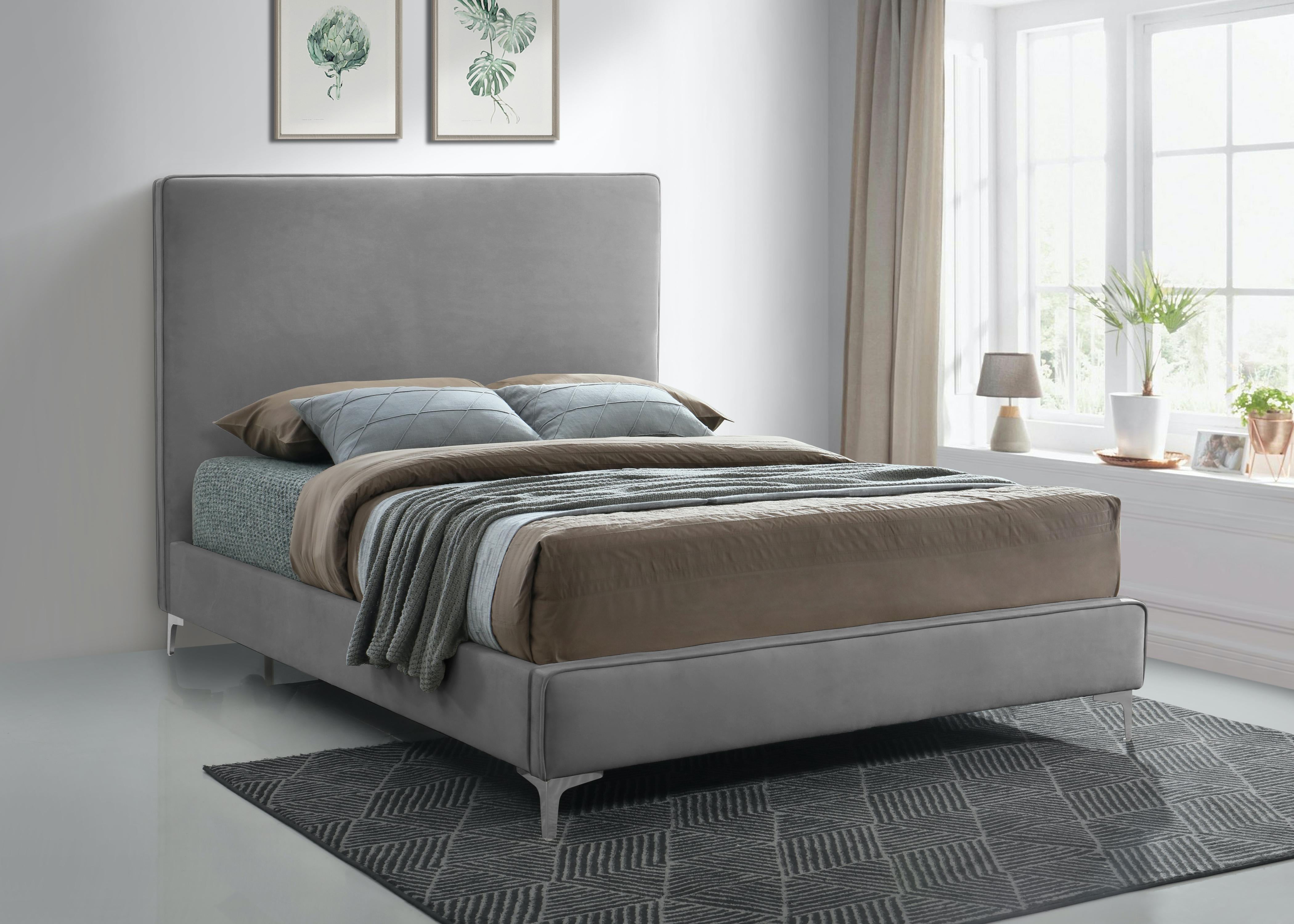 Geri Grey Velvet Full Bed